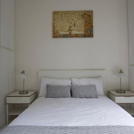 Large 2 Beds Flat Overlooking Clapham Common Park لندن المظهر الخارجي الصورة